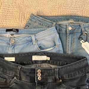 Bundle of 3 pairs. Shorts, capris and jeggings. Size 18